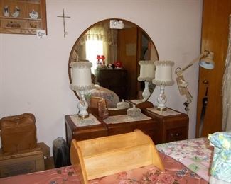 vintage waterfall vanity and stool-great condition!