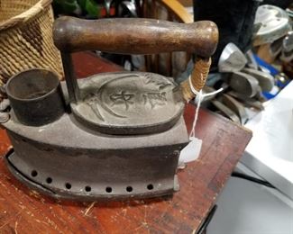Cast steam iron