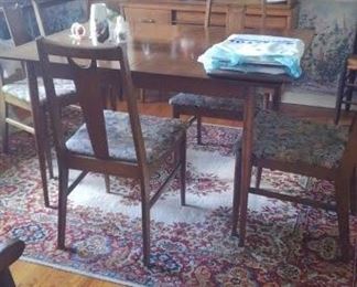Mid Century modern table and 4 chairs (extra leaf)