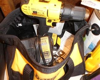 Dewalt electric drill 20 volt battery with charger