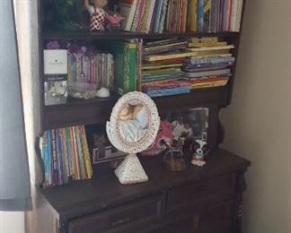 Shelf unit with drawers underneath to sell plus all the children's books - kids items