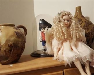 Modern vases and dolls