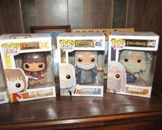 About 12 pop figurines POP!