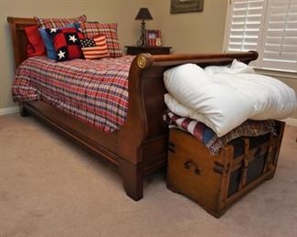 Twin sleigh bed