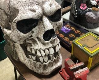 Huge Gigantic halloween decoration Skull