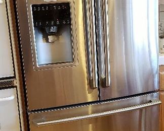 Electrolux stainless steel refrigerator / freezer