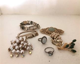 Pedre Wristwatch with Jade and Others