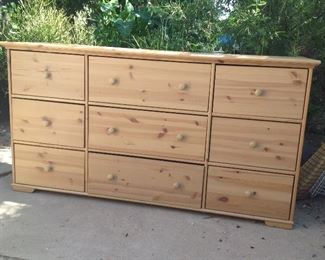 9-drawer chest