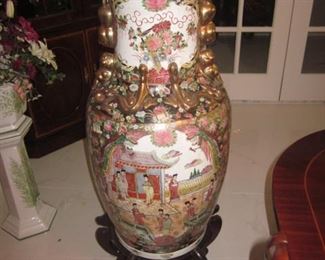 LARGE VINTAGE PORCELAIN/CERAMIC ASIAN FLOOR URN VASE