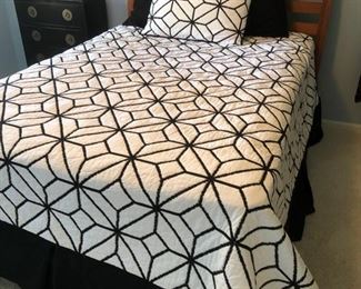 Queen mattress, box spring and bedding set