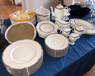 Wedgewood bone china “Amherst"