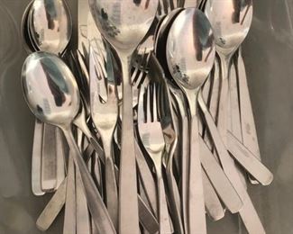 Flatware set