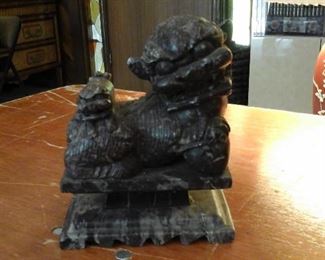 Marble Foo Dog with pup (small chip on right ear)