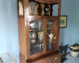 Lg display cabinet - comes in 2 pieces