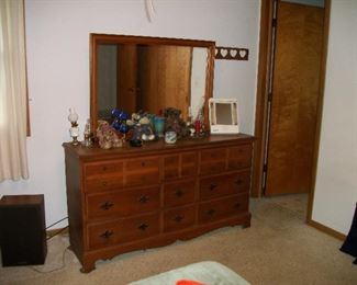 Dresser, Boyd's Bears