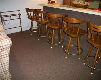 5 Barstools, quilt rack