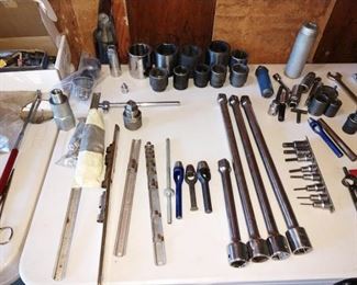 Garage: Large Extention Bars 3/4", Socket Holders, Large Sockets, Hole Punches, Tec.