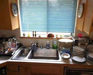 Kitchen: