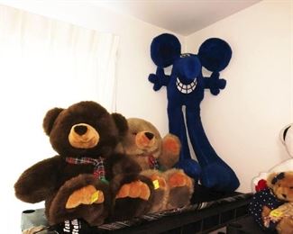 1st Bedroom Right: