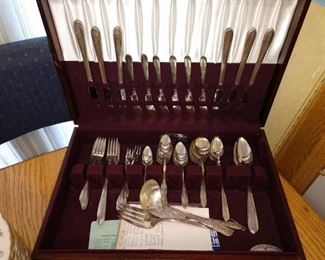 Kitchen/Dining Room: Silverware