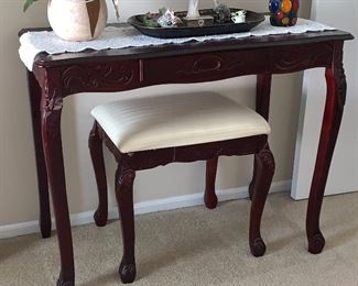 Table and matching bench : used as a vanity?