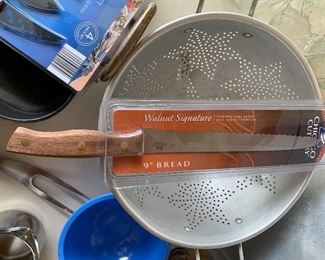 New Walnut Signature 9" bread knife 