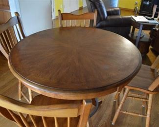 Oak breakfast table with 4 swivel chairs matches oak hutch