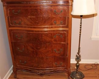 Lovely 5 drawer chest, matches the full size bed