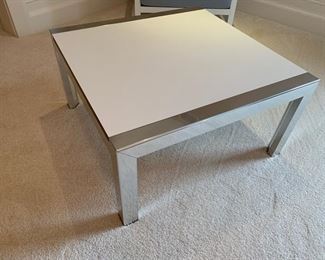 119. White Laminate Table (28'' x 15'')