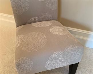 125. Upholsted Slipper Chair (21'' x 24'' x 30'')