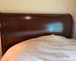 135. Queen Mahogany Sleigh Bed