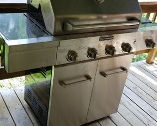 KitchenAid 4 burner gas grill, with side burner and propane tank