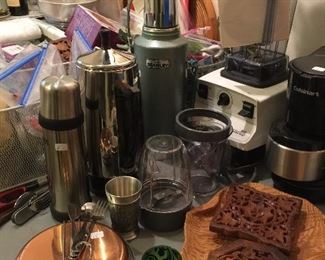 Nice juicer, coffee pots and thermoses.