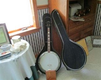 4 string banjo