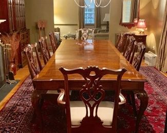 Henredon Dinningroom Set with Two 24inch leafs and Eight chairs, Mahogany inlay Detail