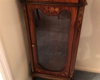 CURIO CABINET SKINNY II