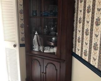 CORNER CABINET CLOSED