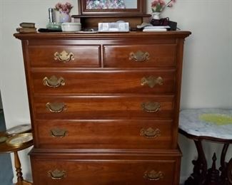 CHEST OF DRAWERS
