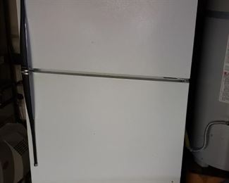 Hotpoint Refrigerator - $125 - PRE/SALE on this Appliances. Call if interested. 