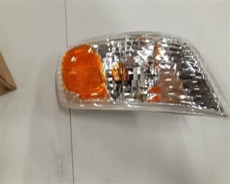 Toyota Front Right Hand Turn Signal AssemblyPart number 81510