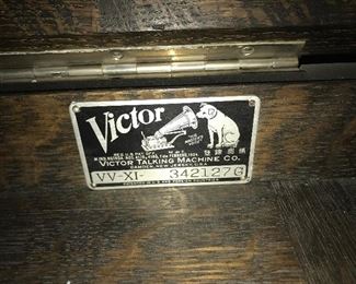 Antique Victor VV-XI Talking Machine  Detail