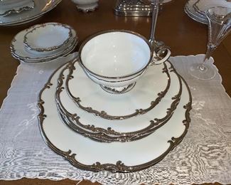 Hutschenreuther Revere Platinum, Bavarian Germany, 90 pieces which includes serving bowls and platter and cream and sugar