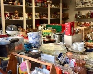 CrazyJam-Packed Garage