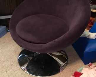 ROUND PEDISTAL CHAIR