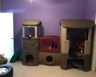 Step 2 Naturally Playful Clubhouse (like new - has always been indoors)