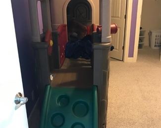 Step 2 Naturally Playful Clubhouse (like new - has always been indoors)