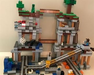 Lego MineCraft, "The Mine" set #21118 retired
