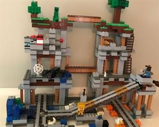 Lego MineCraft, "The Mine" set #21118 retired