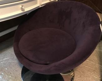 Round plum Pedestal chair 