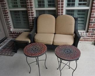Patio Furniture. Outdoor Tables and Chairs.